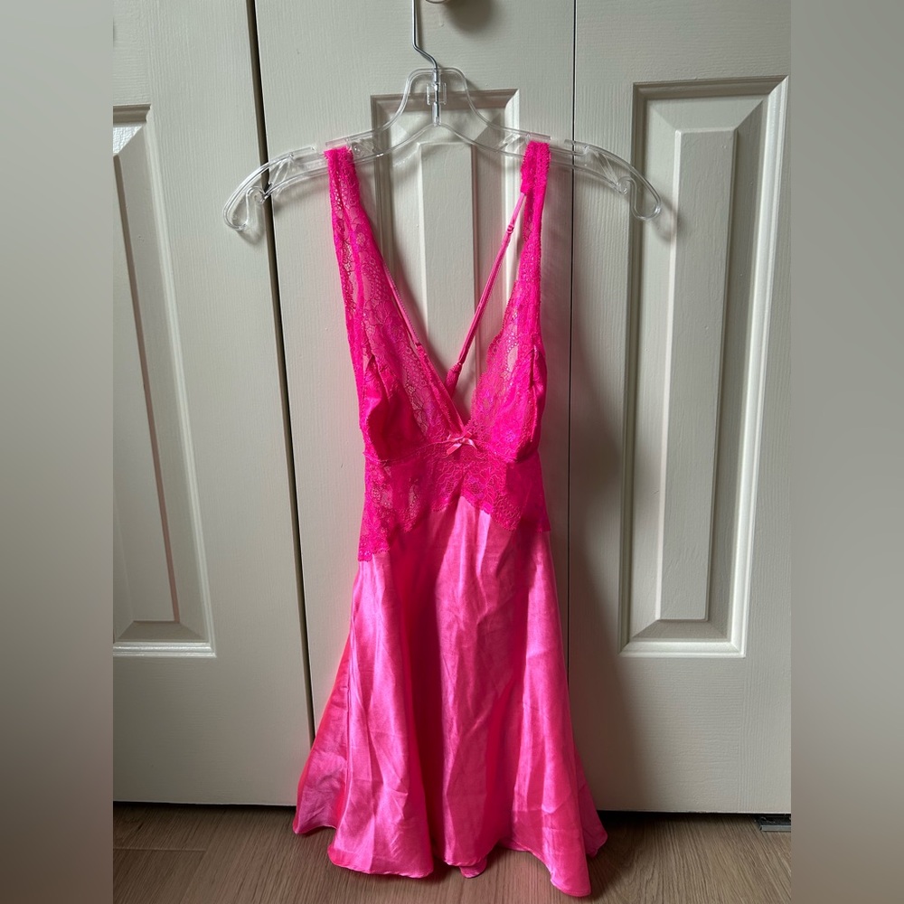 NWT VICTORIAS SECRET VS SILKY SATIN LACE PINK Slip Dress NIGHTGOWN  size S